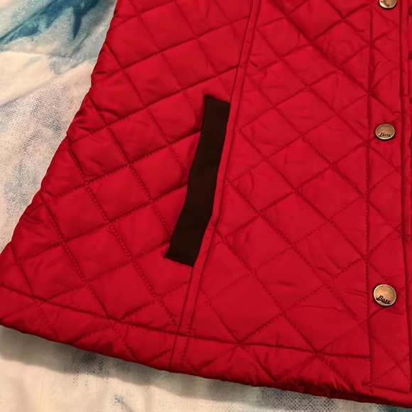 Red vest - Picture 2 of 7